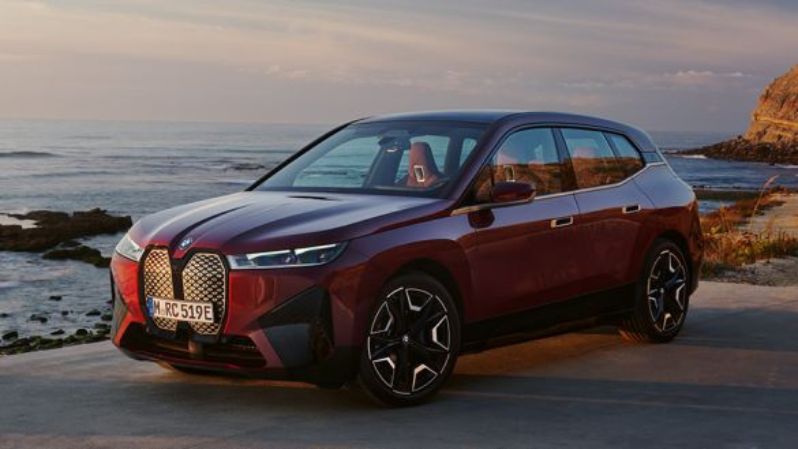 BMW iX 2023 electric SUV